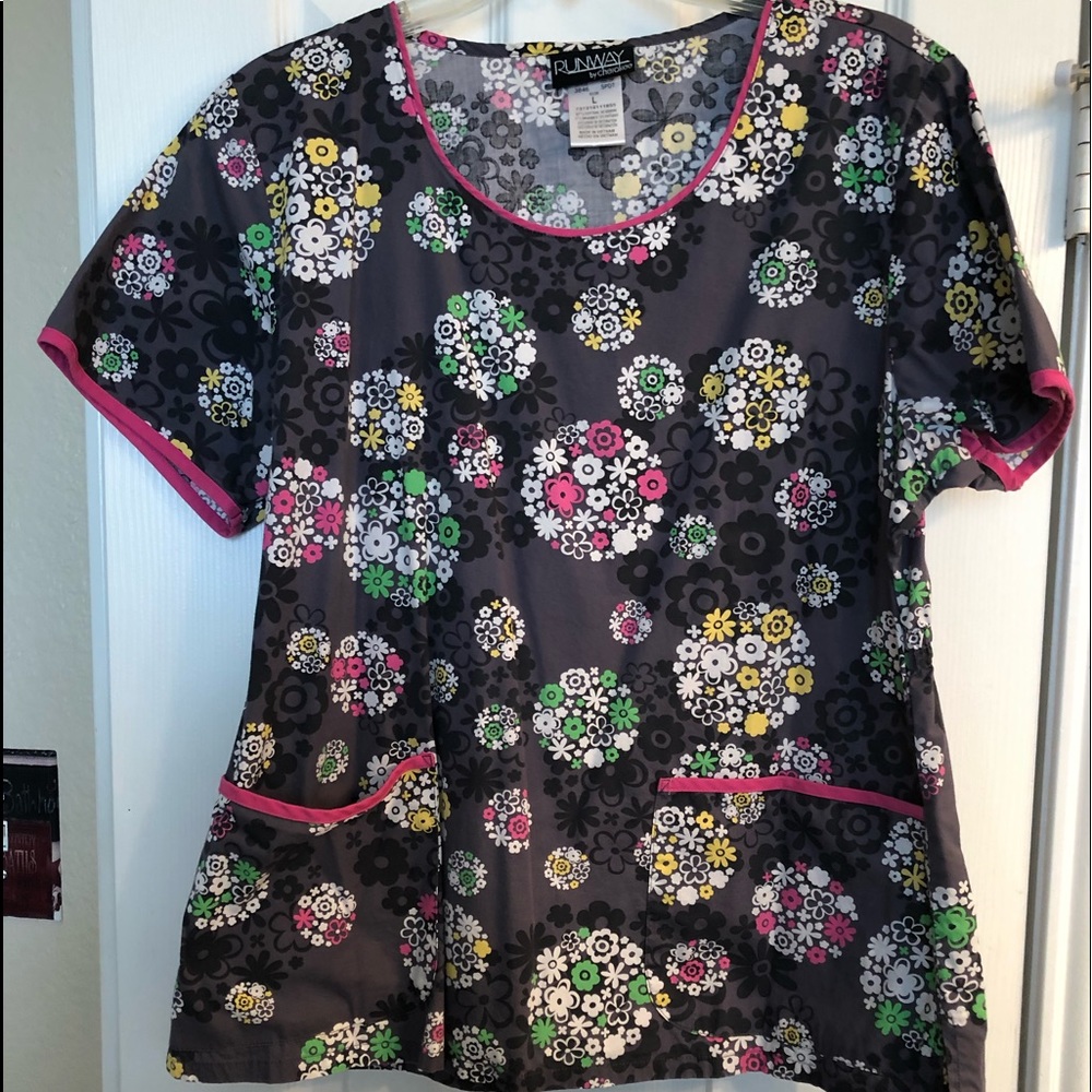 Cherokee Womens Large Scrub Top!